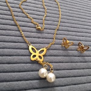 Gorgeous butterfly necklace and earrings set